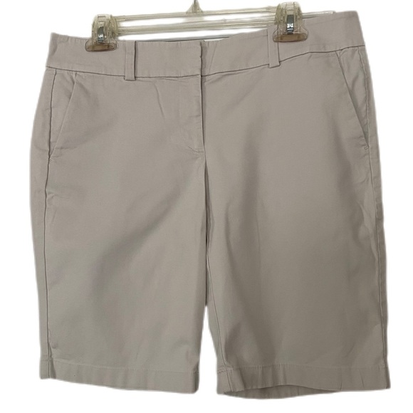 Ann Taylor The Boardwalk Bermuda Shorts Khaki Size 6 - Picture 1 of 10
